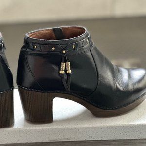 Dansko Dabney Black Leather Platform Ankle Bootie Size 38 W7.5 - 8